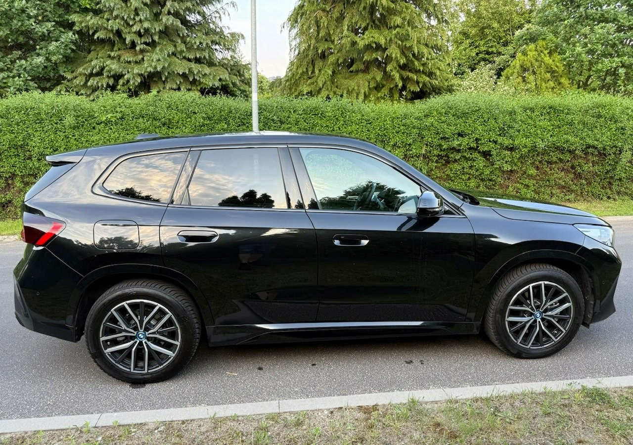 BMW X1 iX1 iX1 xDrive30 313KM M-Sport H/K Panorama AdaptiveLed Masaże Kam360 - SUV/ Geländewagen: das Bild 5 BMW X1 iX1 iX1 xDrive30 313KM M-Sport H/K Panorama AdaptiveLed Masaże Kam360 - SUV/ Geländewagen: das Bild 5