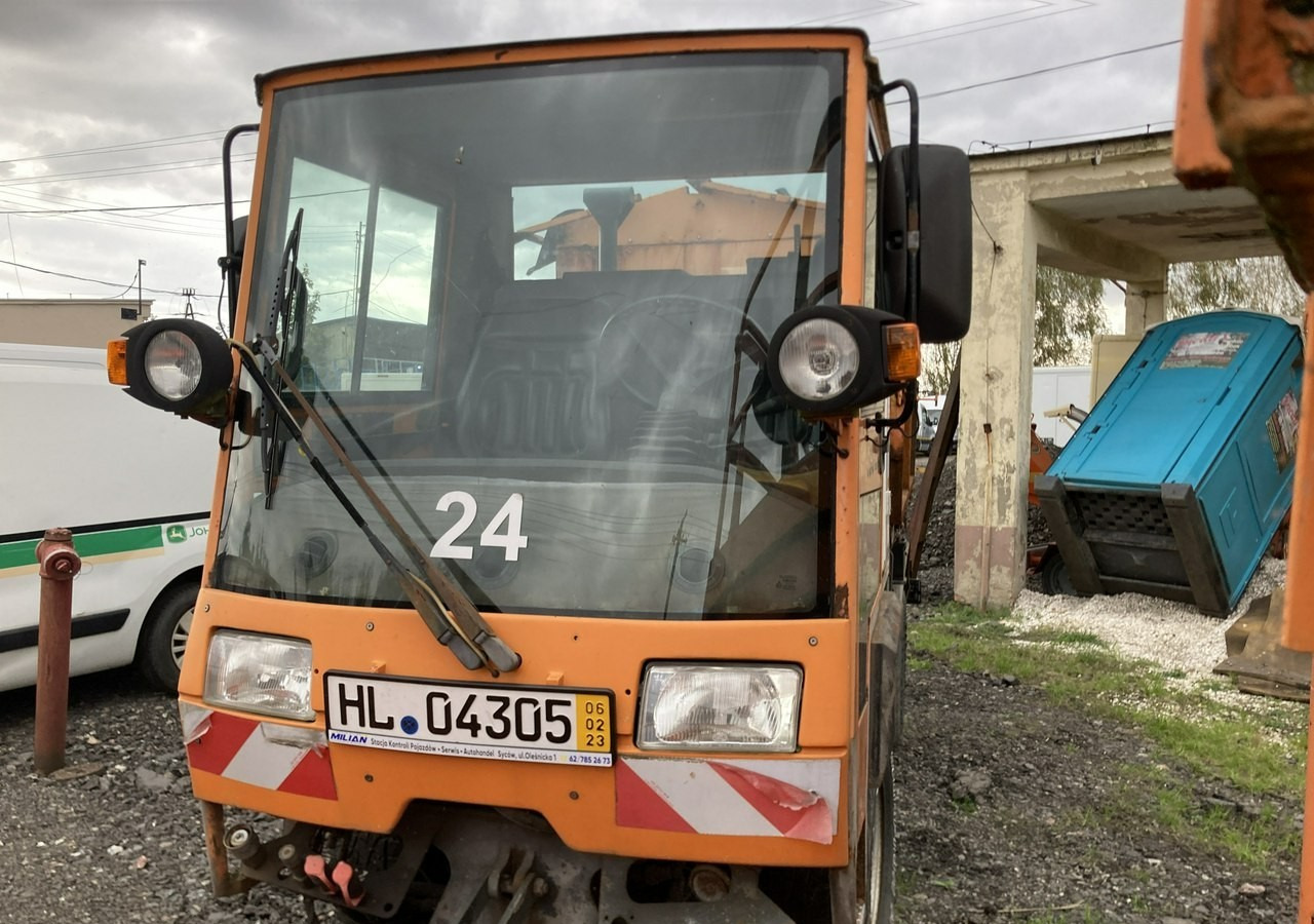 Inna Inny Hansa 4X4 pług posypywarka wywrotka - Schneeräumfahrzeug: das Bild 4 Inna Inny Hansa 4X4 pług posypywarka wywrotka - Schneeräumfahrzeug: das Bild 4