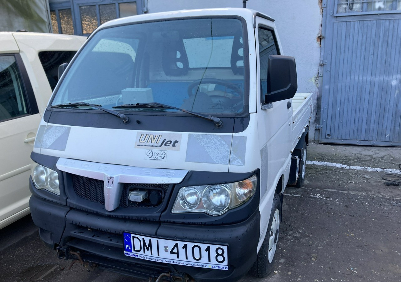 Inna Inny PFAU Piaggio Porter 4X4 Skrzynia odśnieżarka Pług 5655km 2012 - Pritschenwagen: das Bild 1 Inna Inny PFAU Piaggio Porter 4X4 Skrzynia odśnieżarka Pług 5655km 2012 - Pritschenwagen: das Bild 1