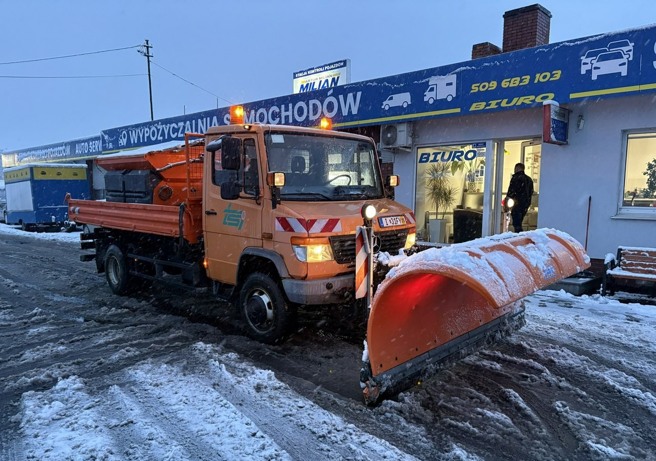 Mercedes-Benz Inny Mercedes-Benz Mercedes Vario 815 Wywrotka 4X4 2004 Pług posypywarka odśnieżarka - Schneeräumfahrzeug: das Bild 1 Mercedes-Benz Inny Mercedes-Benz Mercedes Vario 815 Wywrotka 4X4 2004 Pług posypywarka odśnieżarka - Schneeräumfahrzeug: das Bild 1