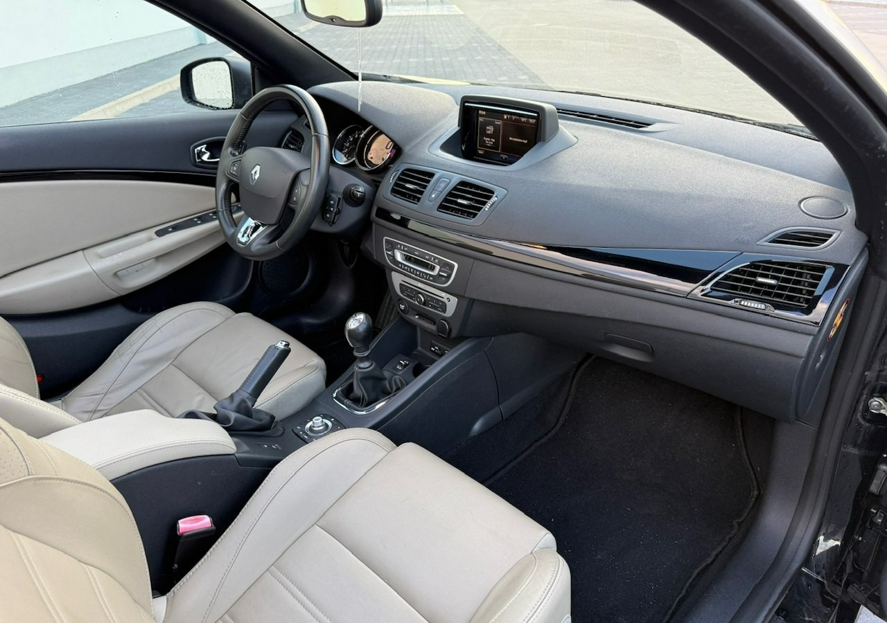 Renault Megane III Cabrio LIFT III 1.2 TCE 131 Skóra Led Navi PDC Bogate wyposażenie 20 - Cabrio: das Bild 4 Renault Megane III Cabrio LIFT III 1.2 TCE 131 Skóra Led Navi PDC Bogate wyposażenie 20 - Cabrio: das Bild 4