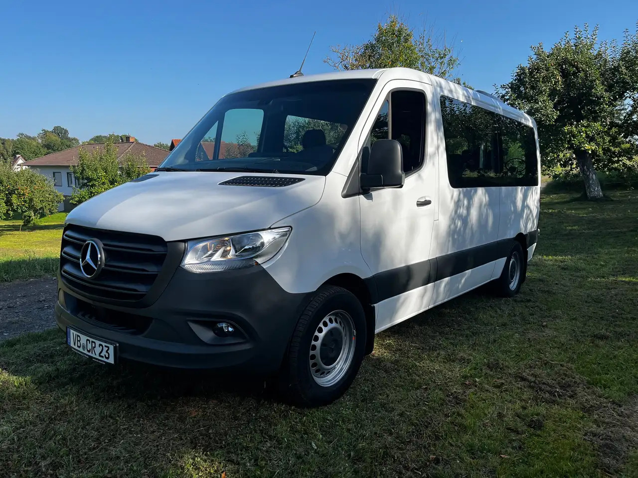 Mercedes-Benz Sprinter KOMBI TOURER DACHKLIMA 9-SITZE - Personentransporter, Transporter mit Doppelkabine: das Bild 1 Mercedes-Benz Sprinter KOMBI TOURER DACHKLIMA 9-SITZE - Personentransporter, Transporter mit Doppelkabine: das Bild 1