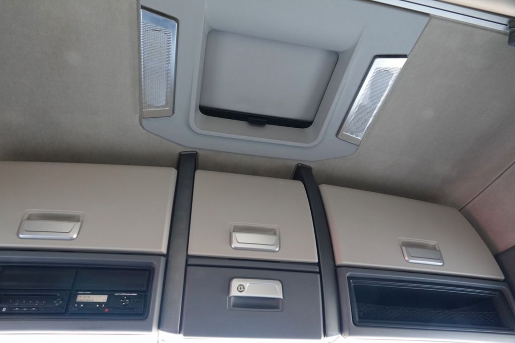 Sattelzugmaschine Renault T 520 / 13L / MAXISPACE / RETARDER / SALONKA Renault T 520 / 13L / MAXISPACE / RETARDER / SALONKA: das Bild 14 Sattelzugmaschine Renault T 520 / 13L / MAXISPACE / RETARDER / SALONKA Renault T 520 / 13L / MAXISPACE / RETARDER / SALONKA: das Bild 14