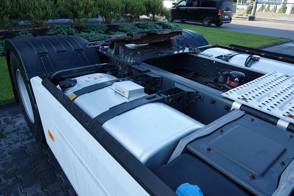 Sattelzugmaschine Renault T 520 / 13L / MAXISPACE / RETARDER / SALONKA Renault T 520 / 13L / MAXISPACE / RETARDER / SALONKA: das Bild 11 Sattelzugmaschine Renault T 520 / 13L / MAXISPACE / RETARDER / SALONKA Renault T 520 / 13L / MAXISPACE / RETARDER / SALONKA: das Bild 11