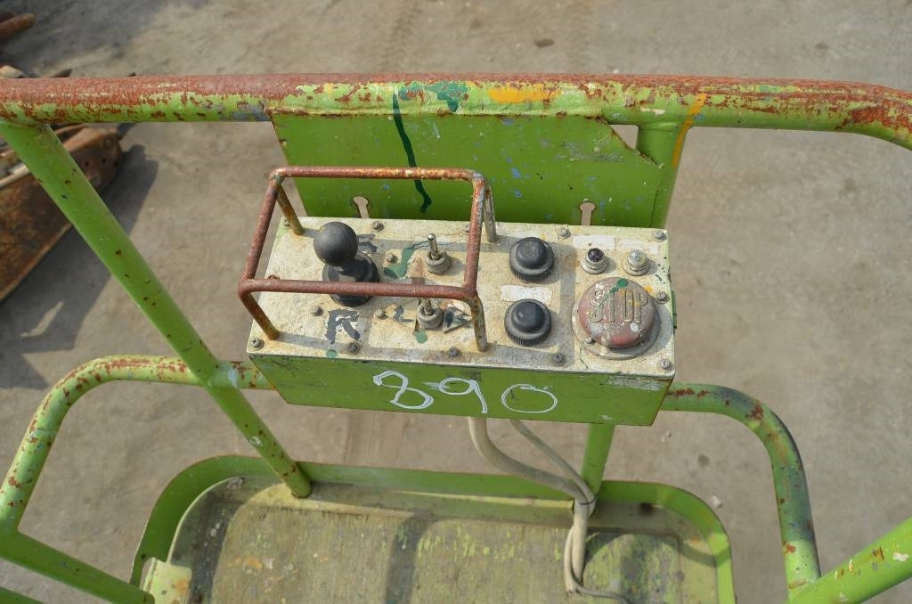 Aichi RV 041 - Scherenbühne: das Bild 5 Aichi RV 041 - Scherenbühne: das Bild 5