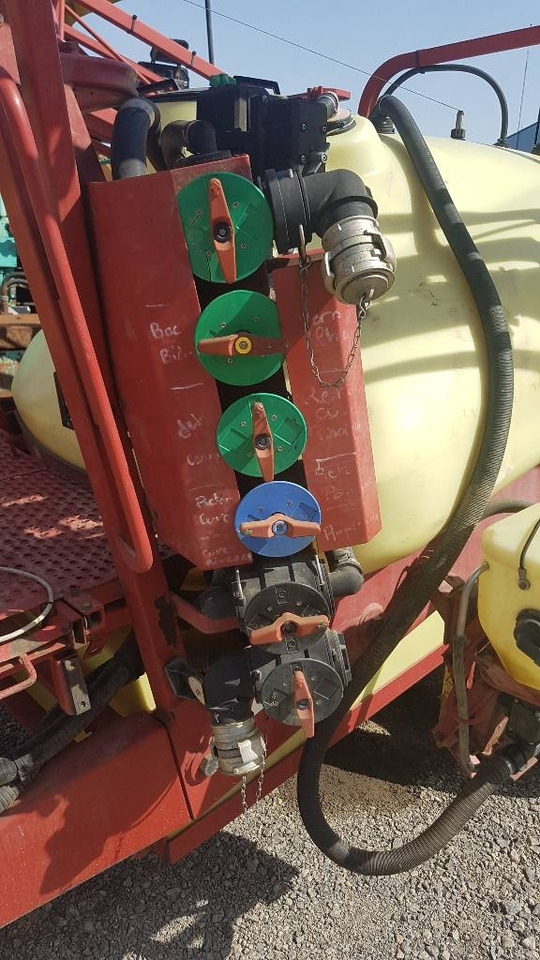 Hardi Commander 2200 - Anhängespritze: das Bild 4 Hardi Commander 2200 - Anhängespritze: das Bild 4