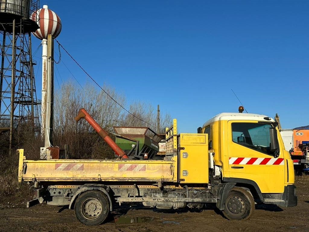 Kipper Nissan NT500: das Bild 7 Kipper Nissan NT500: das Bild 7