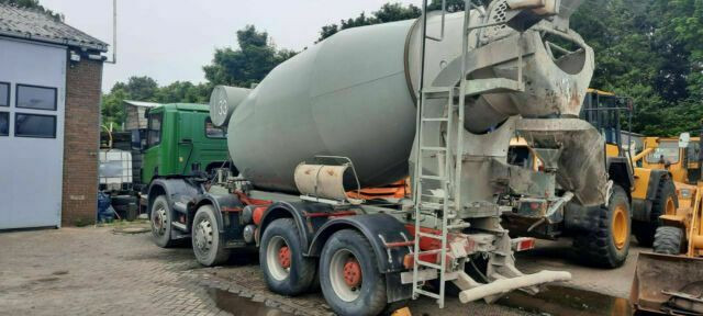 Scania P340PS 4-Achser 8x4 Betonmischer Euro:4 - Betonmischer LKW: das Bild 3 Scania P340PS 4-Achser 8x4 Betonmischer Euro:4 - Betonmischer LKW: das Bild 3