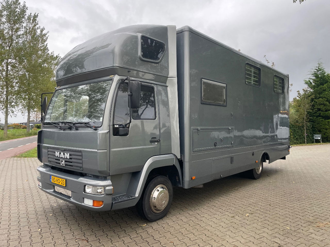 MAN L2000 paardenwagen voor 3 paarden met living - Tiertransporter LKW: das Bild 1 MAN L2000 paardenwagen voor 3 paarden met living - Tiertransporter LKW: das Bild 1