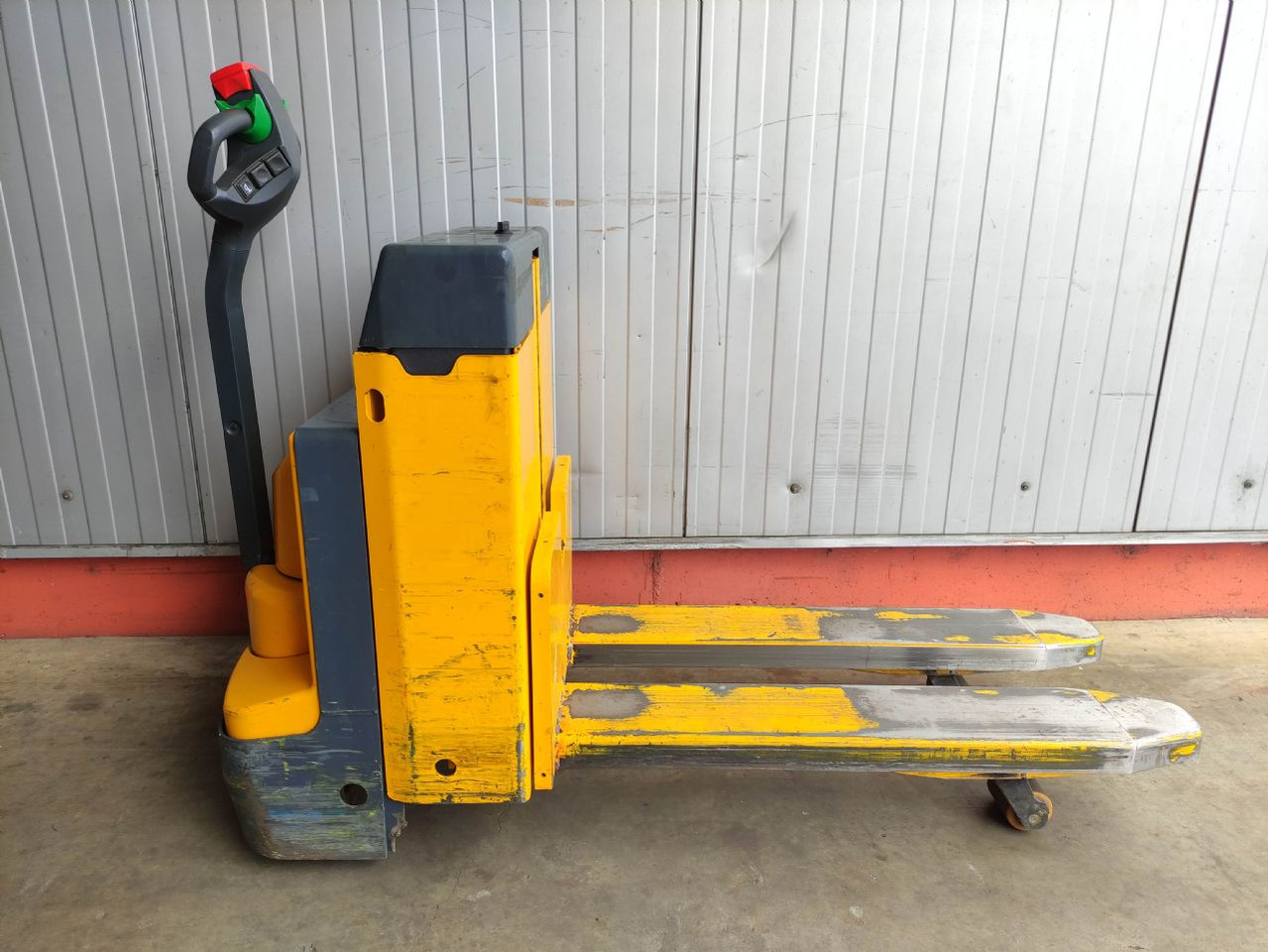 Jungheinrich ELS 18 (Doppelstock) - Hochhubwagen: das Bild 2 Jungheinrich ELS 18 (Doppelstock) - Hochhubwagen: das Bild 2