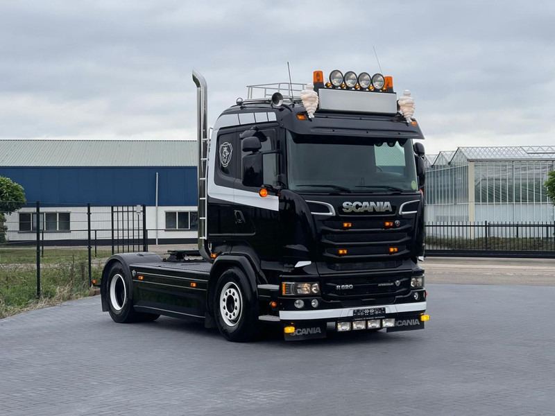 Scania R520 SHOW TRUCK, RETARDER, LEATHER SEATS, MANUEL! - Sattelzugmaschine: das Bild 1 Scania R520 SHOW TRUCK, RETARDER, LEATHER SEATS, MANUEL! - Sattelzugmaschine: das Bild 1