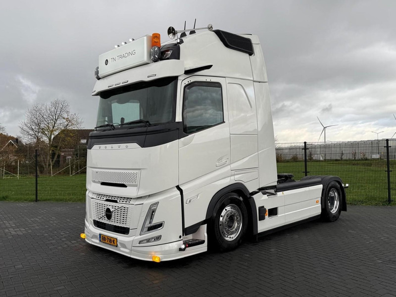 Volvo FH 13.460XL NEW, FULL AIR, ALCOA, HYDRAULIC, XL, SHOW, FULL. - Sattelzugmaschine: das Bild 2 Volvo FH 13.460XL NEW, FULL AIR, ALCOA, HYDRAULIC, XL, SHOW, FULL. - Sattelzugmaschine: das Bild 2