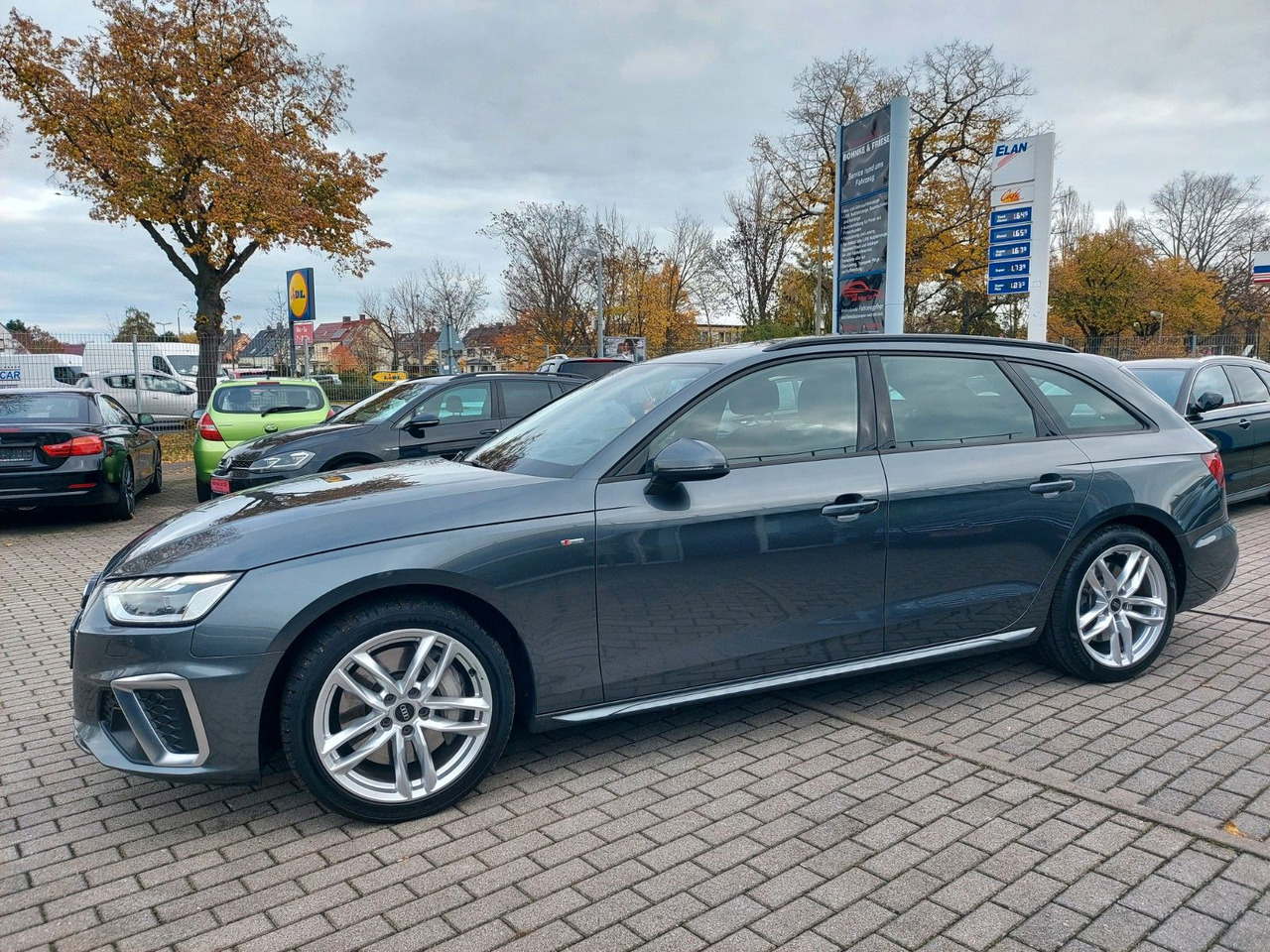 Audi A4 Avant 50 TDI Quattro S-Line Pano ACC Radar - Kombi: das Bild 5 Audi A4 Avant 50 TDI Quattro S-Line Pano ACC Radar - Kombi: das Bild 5