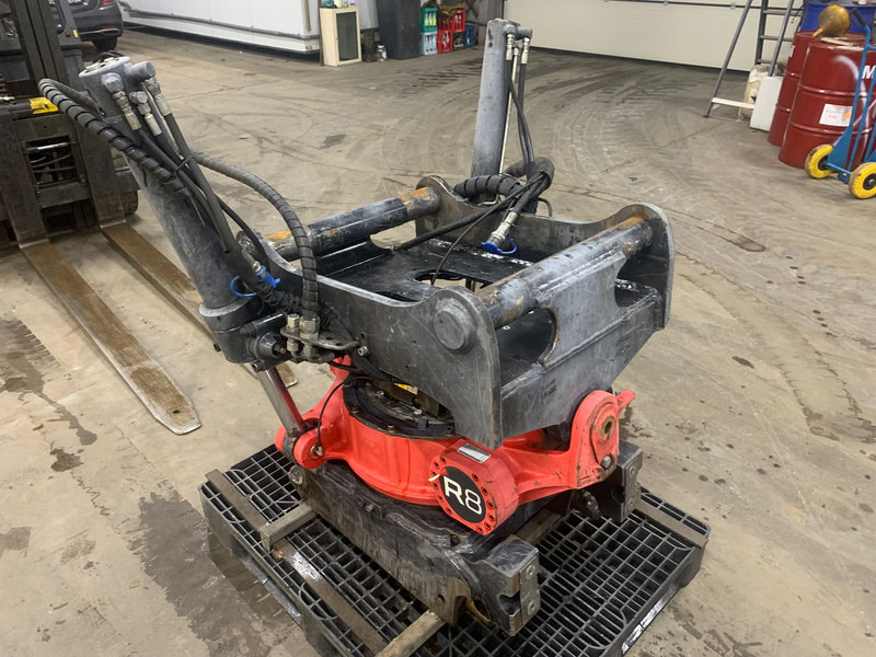 ROTOTILT R8 - Schnellwechsler: das Bild 3 ROTOTILT R8 - Schnellwechsler: das Bild 3