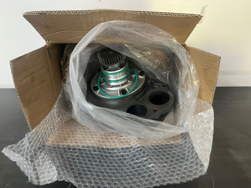 Liebherr P944 / R954 / R944 / R954 / L556-454 / L566-460 - Kühlmittelpumpe: das Bild 2 Liebherr P944 / R954 / R944 / R954 / L556-454 / L566-460 - Kühlmittelpumpe: das Bild 2