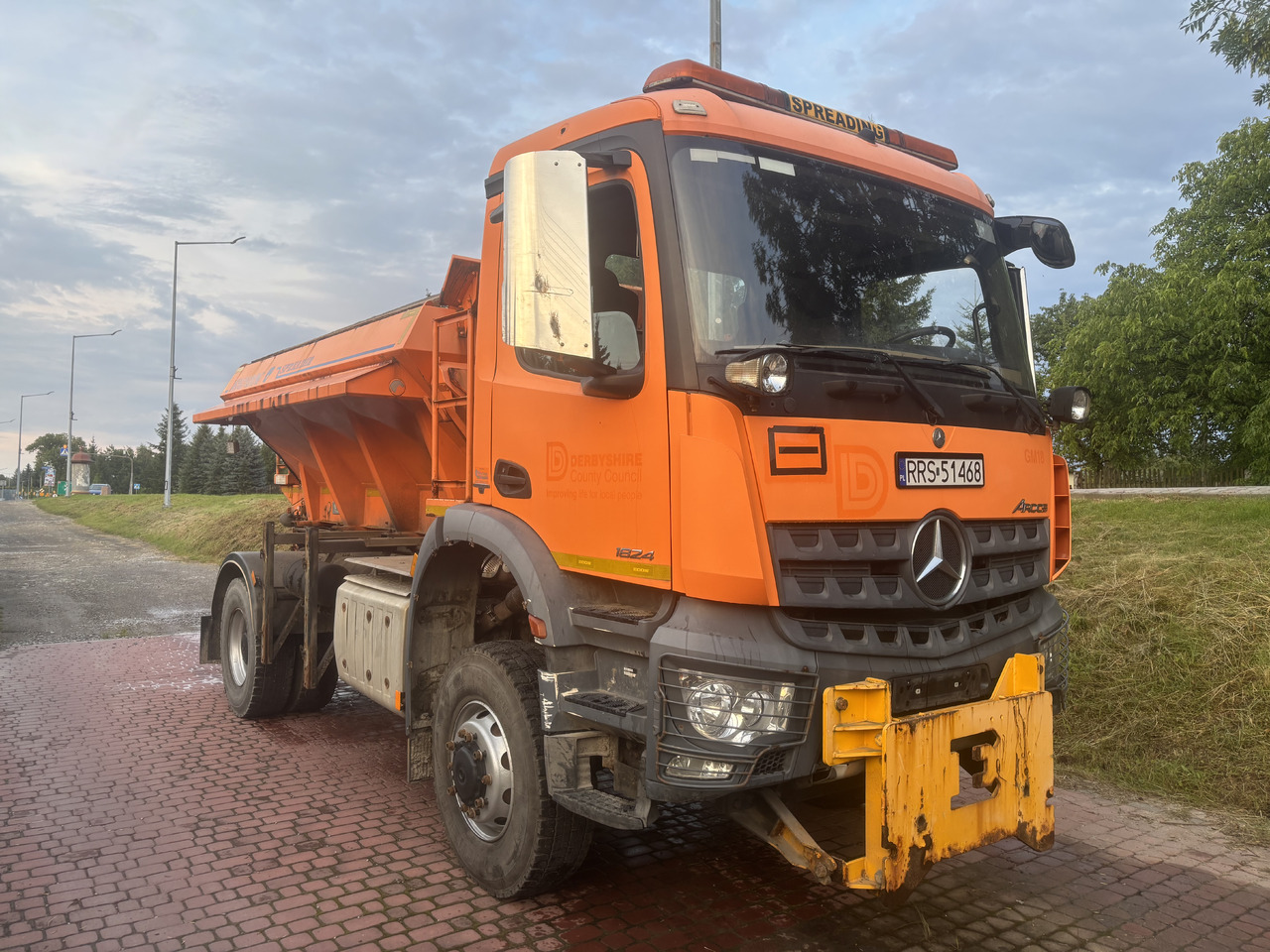 Mercedes AROCS 1824 4X4 GRITTER/SPREADER/PLOUGH - Schneeräumfahrzeug: das Bild 1 Mercedes AROCS 1824 4X4 GRITTER/SPREADER/PLOUGH - Schneeräumfahrzeug: das Bild 1