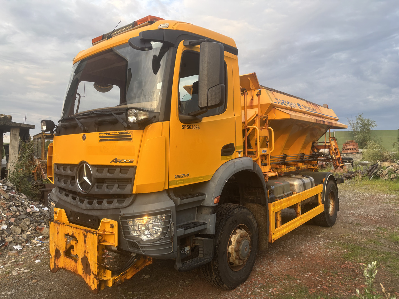 Mercedes AROCS 1824 4X4 GRITTER/SPREADER/PLOUGH - Schneeräumfahrzeug: das Bild 5 Mercedes AROCS 1824 4X4 GRITTER/SPREADER/PLOUGH - Schneeräumfahrzeug: das Bild 5
