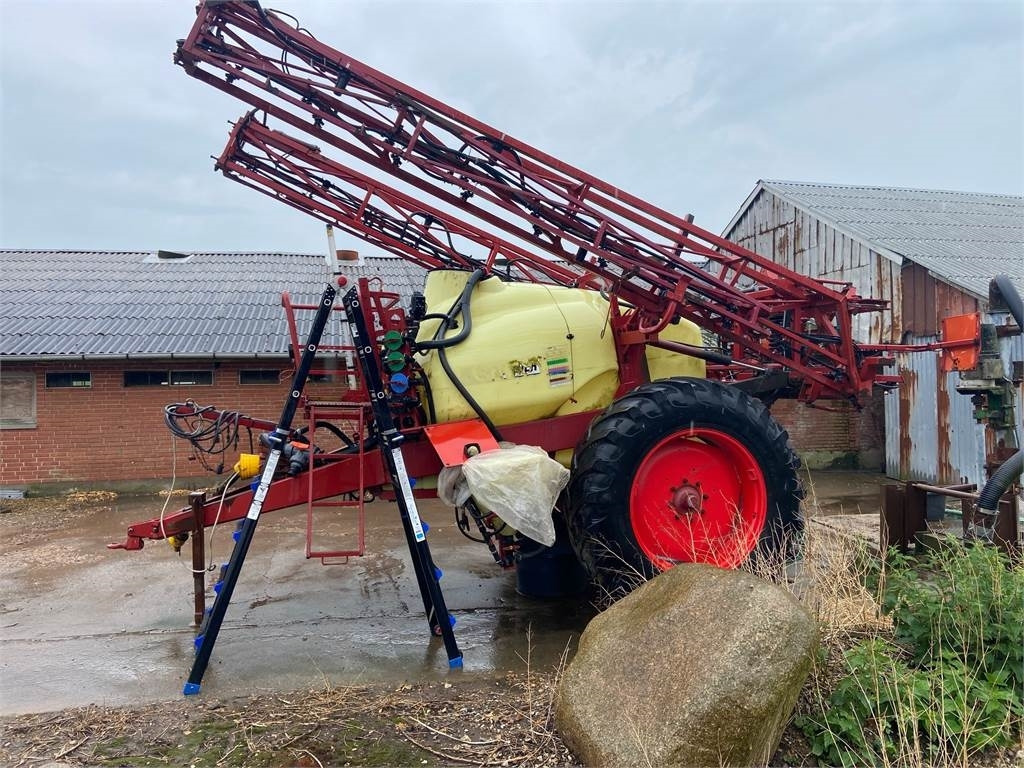 Hardi COMANDER 2800 L 24 M - Anhängespritze: das Bild 1 Hardi COMANDER 2800 L 24 M - Anhängespritze: das Bild 1