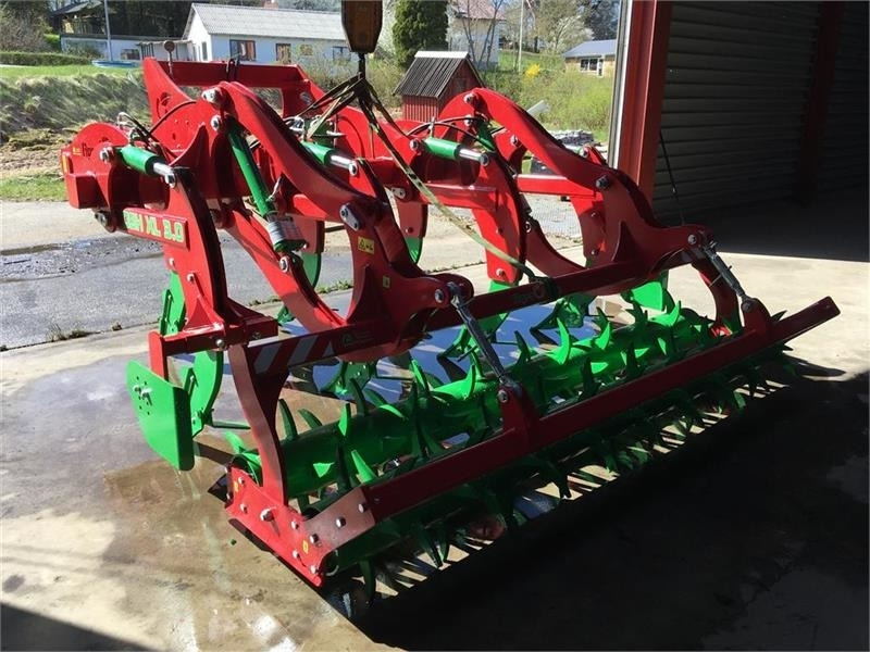 Agro-Tom - Tiefenlockerer: das Bild 3 Agro-Tom - Tiefenlockerer: das Bild 3