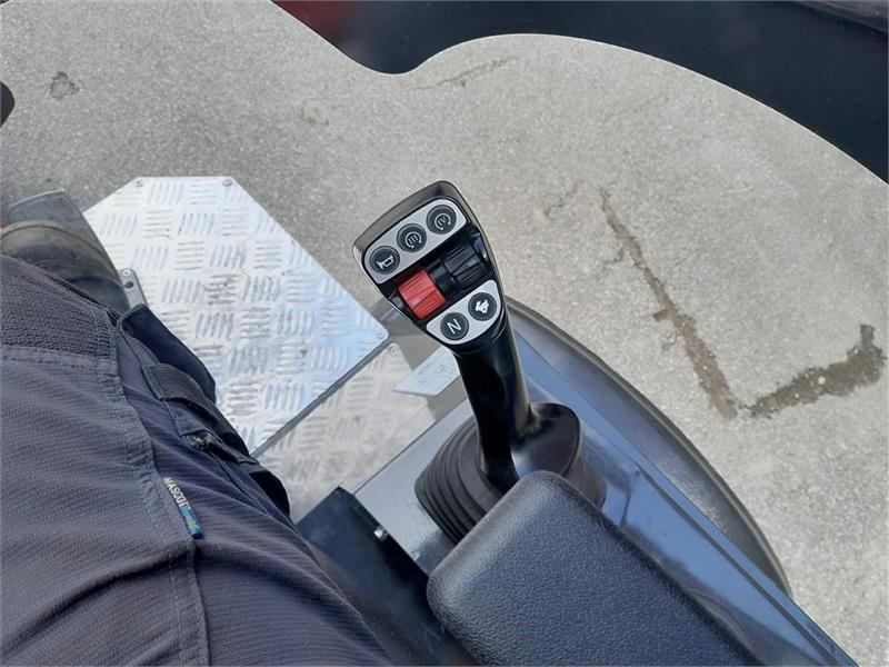 Hoflader Heracles H220: das Bild 12 Hoflader Heracles H220: das Bild 12