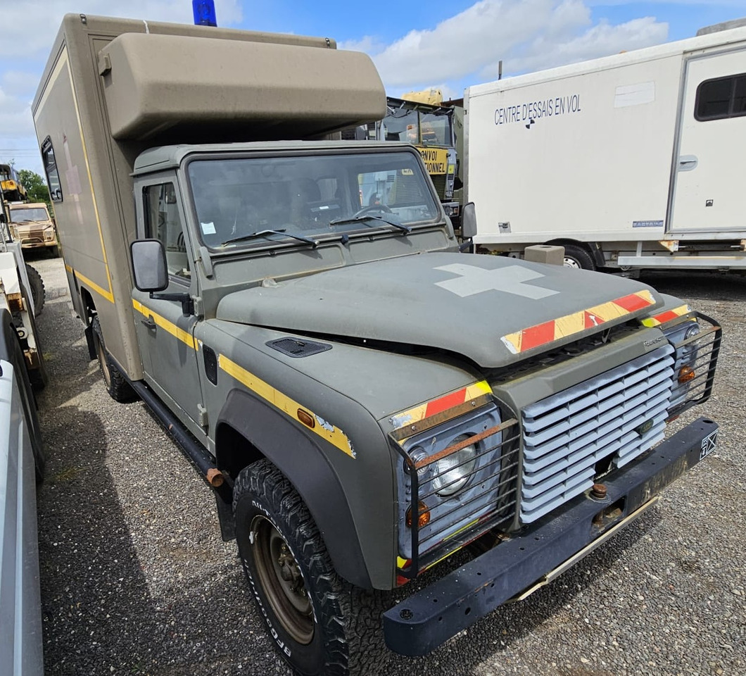 LAND ROVER Défender Ambulance - Transporter: das Bild 1 LAND ROVER Défender Ambulance - Transporter: das Bild 1