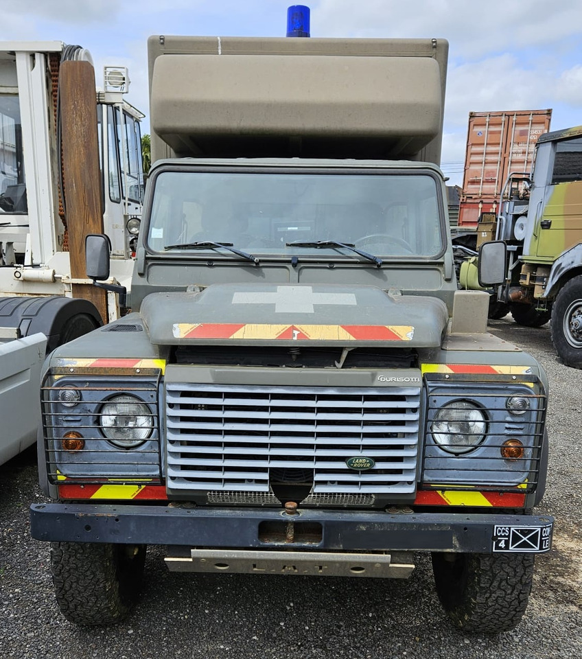 LAND ROVER Défender Ambulance - Transporter: das Bild 2 LAND ROVER Défender Ambulance - Transporter: das Bild 2