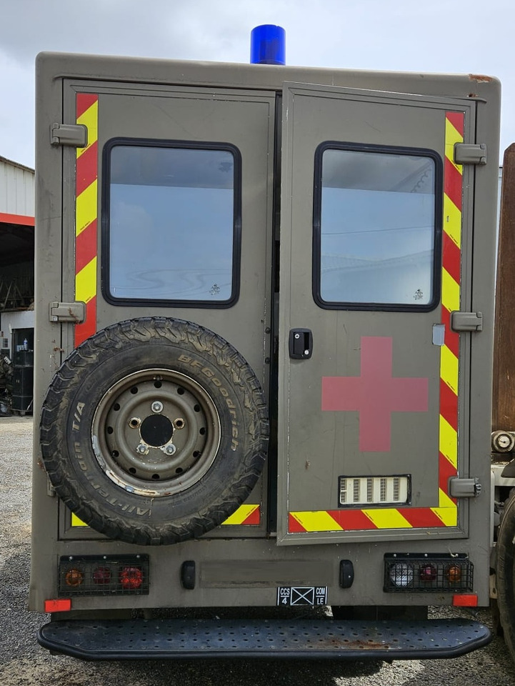 LAND ROVER Défender Ambulance - Transporter: das Bild 4 LAND ROVER Défender Ambulance - Transporter: das Bild 4