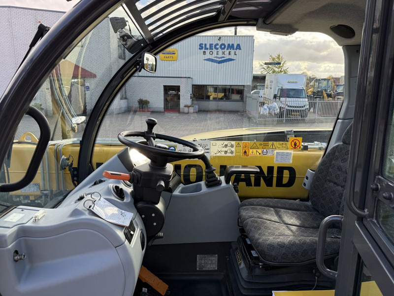 New Holland TH7.37 Plus Verreiker - Teleskoplader: das Bild 5 New Holland TH7.37 Plus Verreiker - Teleskoplader: das Bild 5