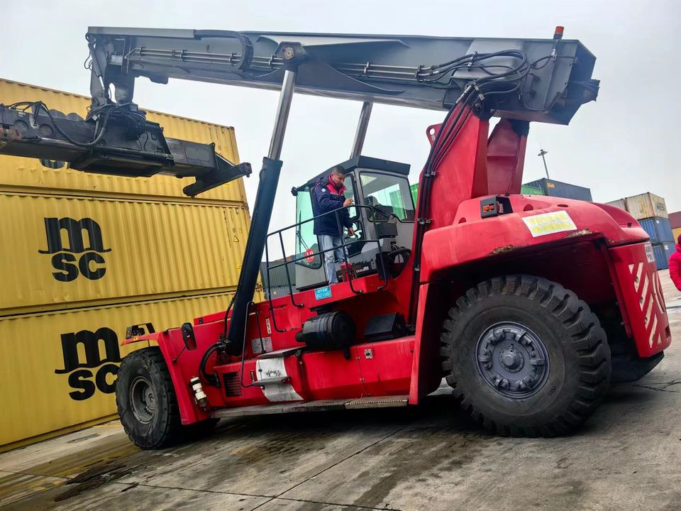 Kalmar DRF450 Sweden Kalmar Used 45 Ton Reach Stacker for Containers to Popularly Sell - Reach stacker: das Bild 5 Kalmar DRF450 Sweden Kalmar Used 45 Ton Reach Stacker for Containers to Popularly Sell - Reach stacker: das Bild 5