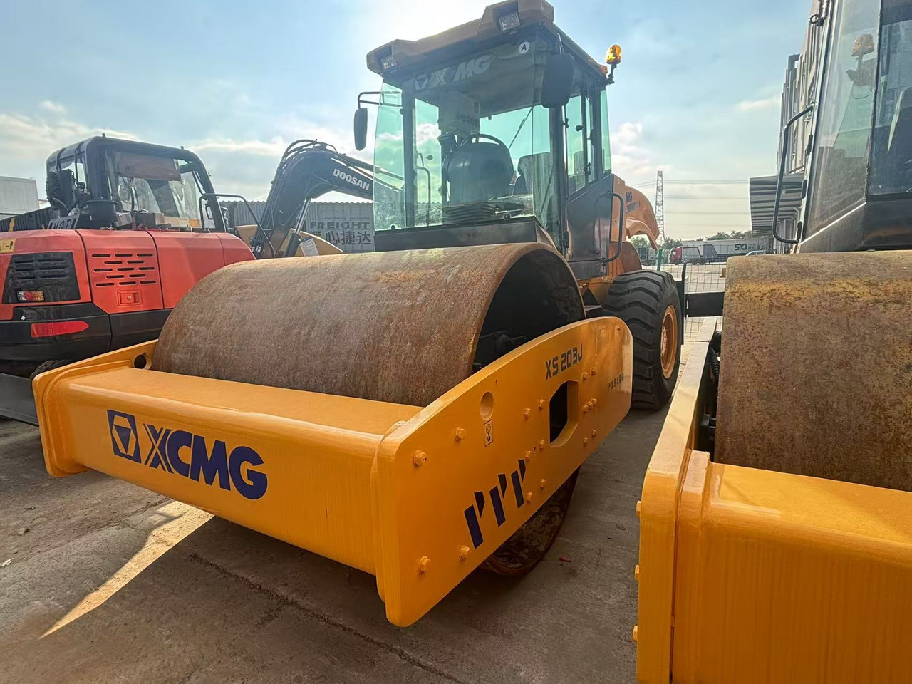 XCMG XS203J - Walzenzug: das Bild 2 XCMG XS203J - Walzenzug: das Bild 2