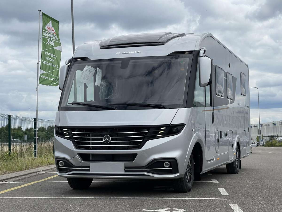 Integriertes Wohnmobil ADRIA Super Sonic 780 DC: das Bild 1