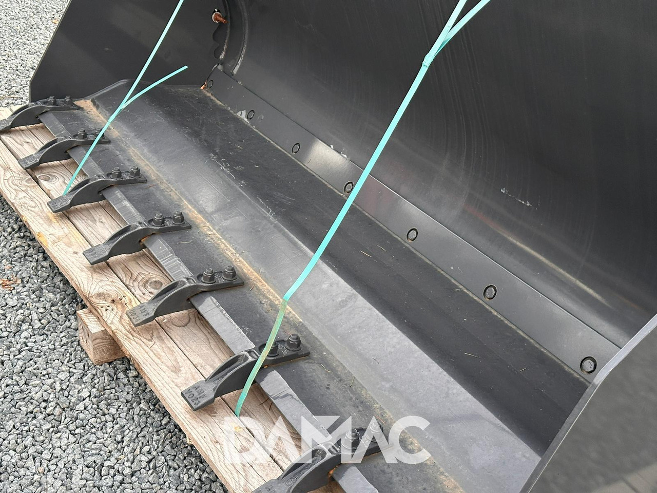 NEW HOLLAND 220 - Ladeschaufel: das Bild 3 NEW HOLLAND 220 - Ladeschaufel: das Bild 3