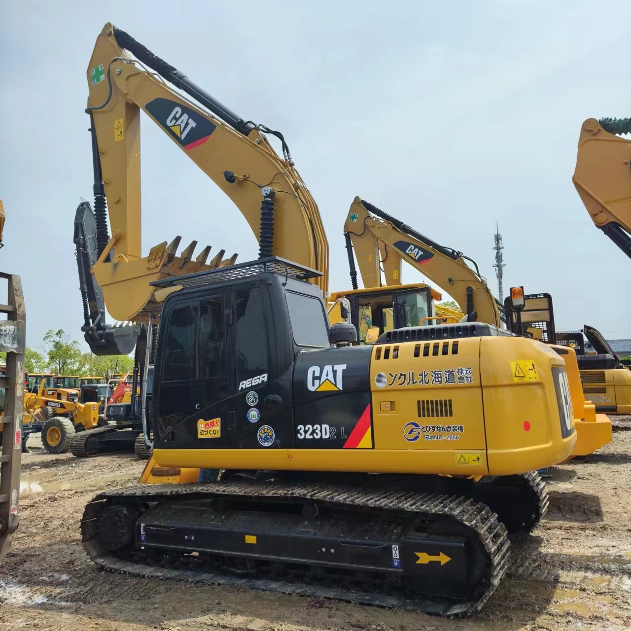 CATERPILLAR 323D2L - Kettenbagger: das Bild 1 CATERPILLAR 323D2L - Kettenbagger: das Bild 1