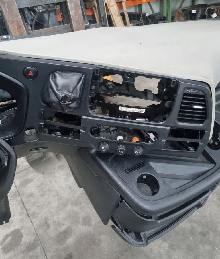 FORD KONSOLA KOMPLETNA KOKPIT DESKA ROZDZIELCZA STELAŻ FORD F-MAX EURO 6 - Armaturenbrett für LKW: das Bild 2 FORD KONSOLA KOMPLETNA KOKPIT DESKA ROZDZIELCZA STELAŻ FORD F-MAX EURO 6 - Armaturenbrett für LKW: das Bild 2