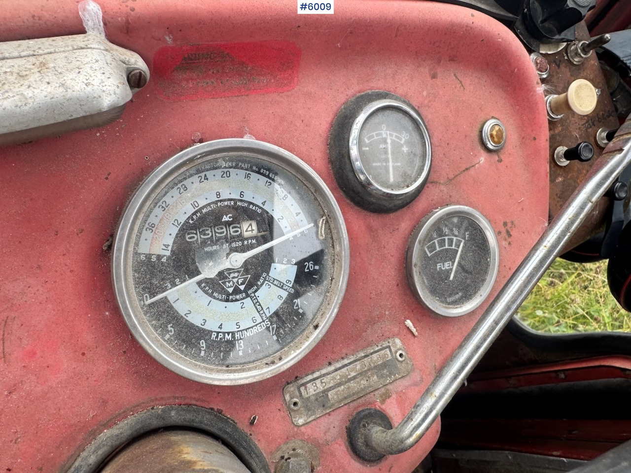 Traktor 1971 Massey-Ferguson 135 incl. front loader, bucket, rear scraper, and log splitter/firewood machine: das Bild 16 Traktor 1971 Massey-Ferguson 135 incl. front loader, bucket, rear scraper, and log splitter/firewood machine: das Bild 16