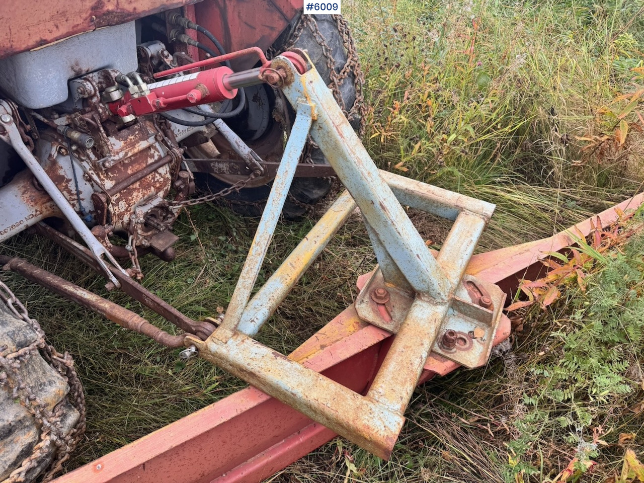 Traktor 1971 Massey-Ferguson 135 incl. front loader, bucket, rear scraper, and log splitter/firewood machine: das Bild 19 Traktor 1971 Massey-Ferguson 135 incl. front loader, bucket, rear scraper, and log splitter/firewood machine: das Bild 19