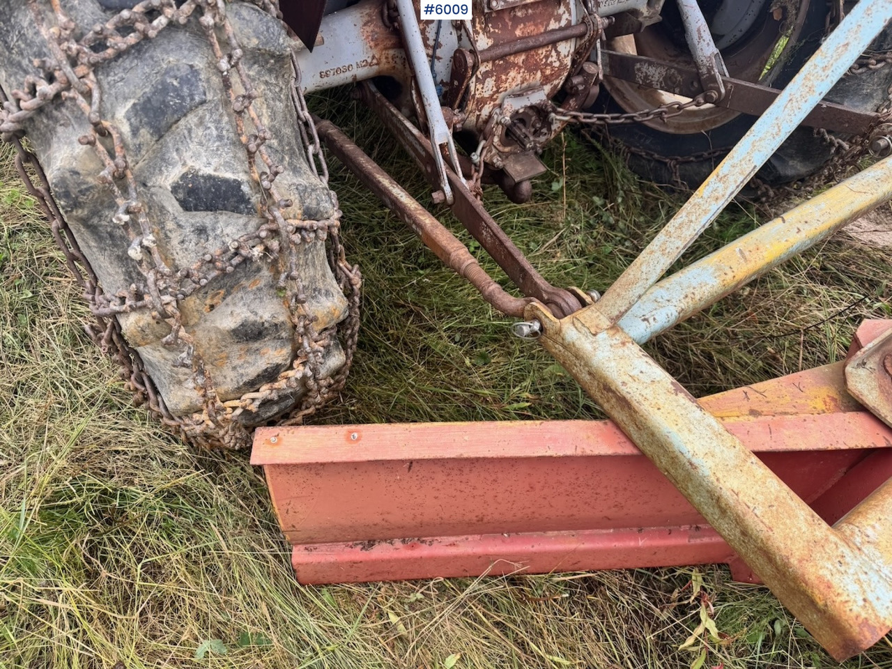 Traktor 1971 Massey-Ferguson 135 incl. front loader, bucket, rear scraper, and log splitter/firewood machine: das Bild 20 Traktor 1971 Massey-Ferguson 135 incl. front loader, bucket, rear scraper, and log splitter/firewood machine: das Bild 20