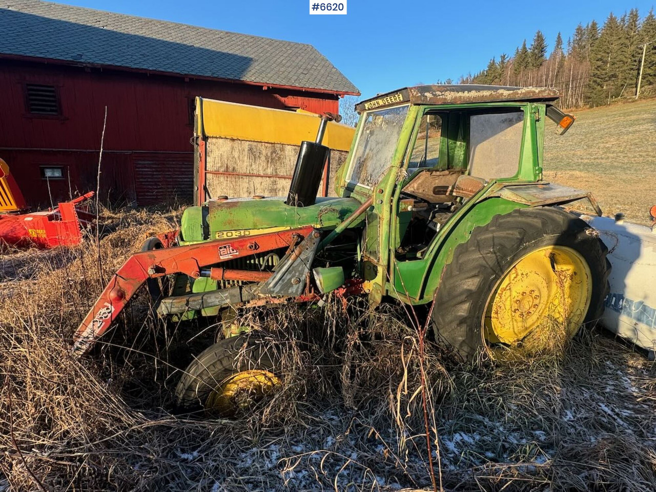 1977 John Deere 2030 w/ front loader. Repair object. - Traktor: das Bild 2 1977 John Deere 2030 w/ front loader. Repair object. - Traktor: das Bild 2
