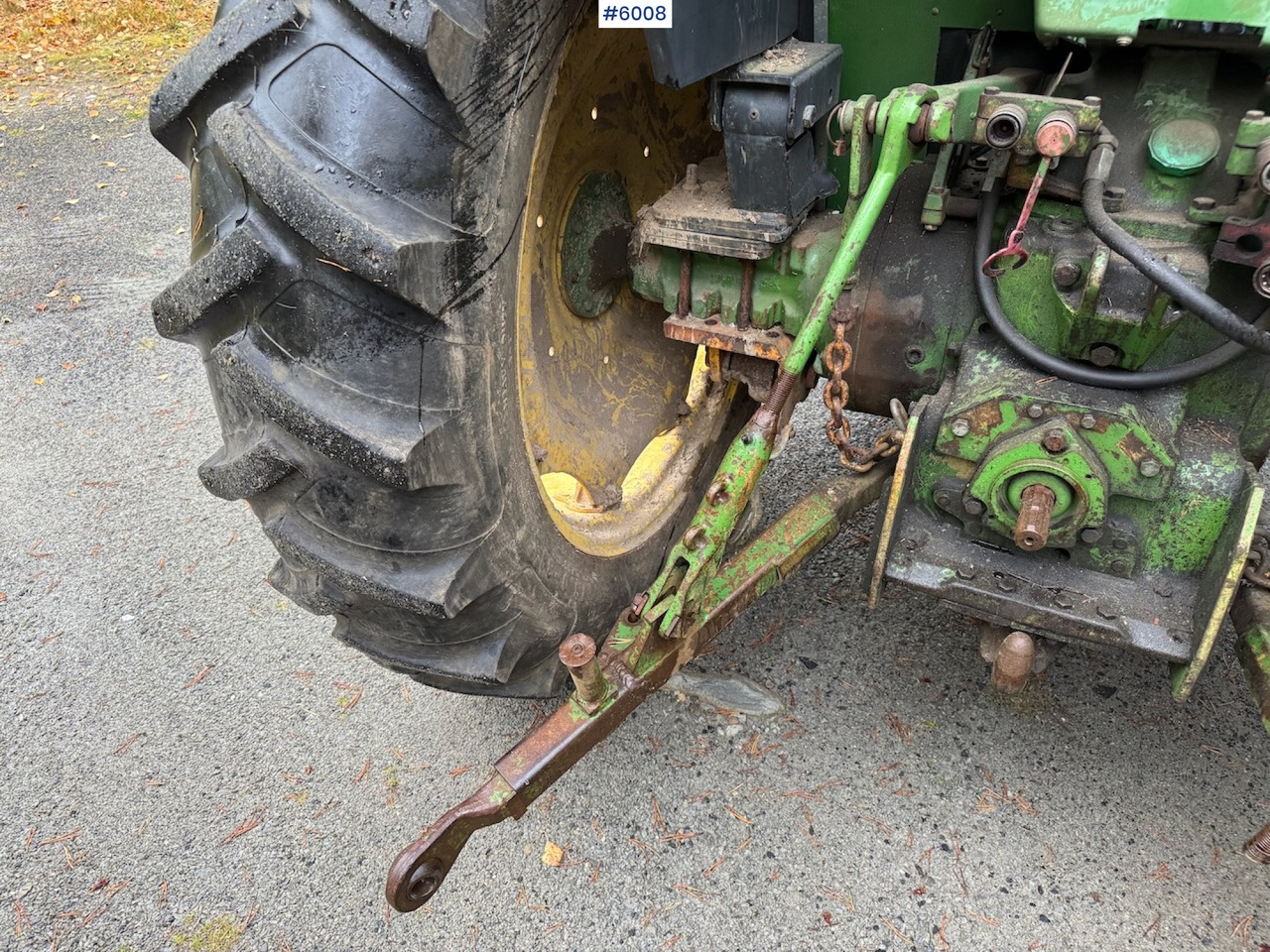 Traktor 1977 John Deere 2030 w/ front loader, bucket and chains.: das Bild 10 Traktor 1977 John Deere 2030 w/ front loader, bucket and chains.: das Bild 10