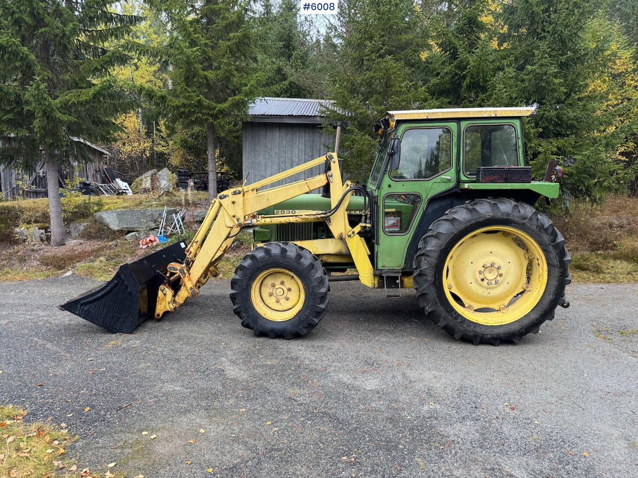 1977 John Deere 2030 w/ front loader, bucket and chains. - Traktor: das Bild 1 1977 John Deere 2030 w/ front loader, bucket and chains. - Traktor: das Bild 1