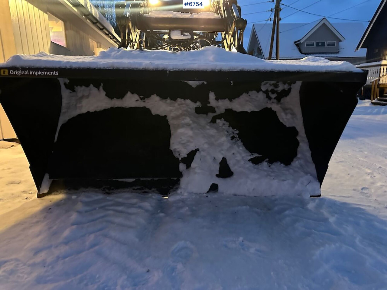 Traktor 2004 New Holland TS115A 4x4 w/ Front loader, bucket, grading bucket and snow blower.: das Bild 27 Traktor 2004 New Holland TS115A 4x4 w/ Front loader, bucket, grading bucket and snow blower.: das Bild 27