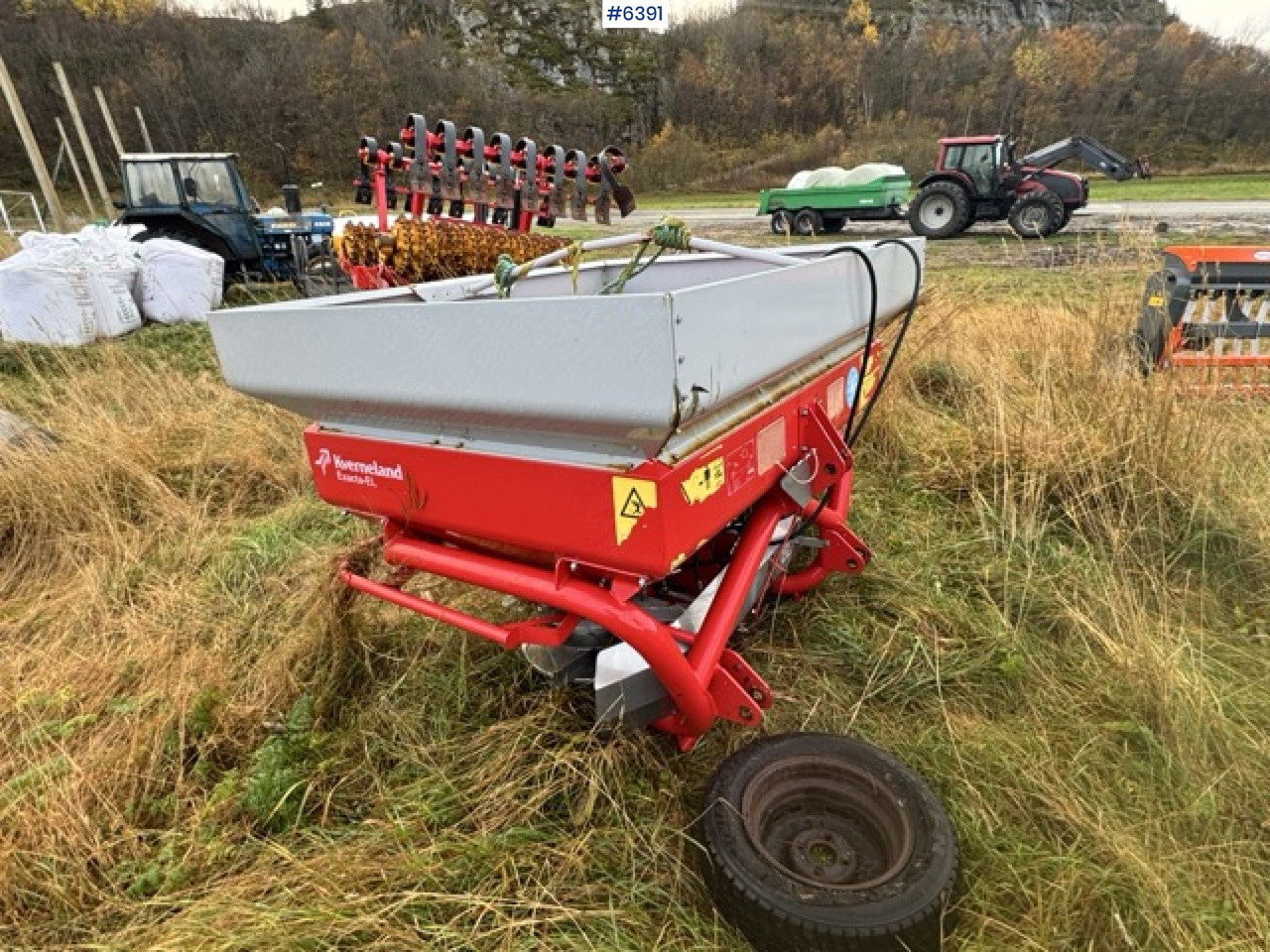 2016 Kverneland fertilizer spreader. Repair object. - Düngerstreuer: das Bild 3 2016 Kverneland fertilizer spreader. Repair object. - Düngerstreuer: das Bild 3