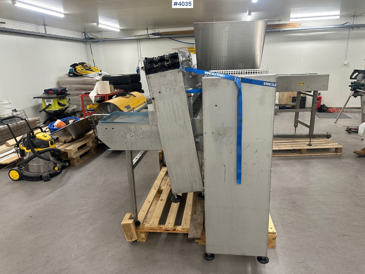 Fütterungstechnik Sanovo Staalkat Inter compacta egg sorting machine: das Bild 11