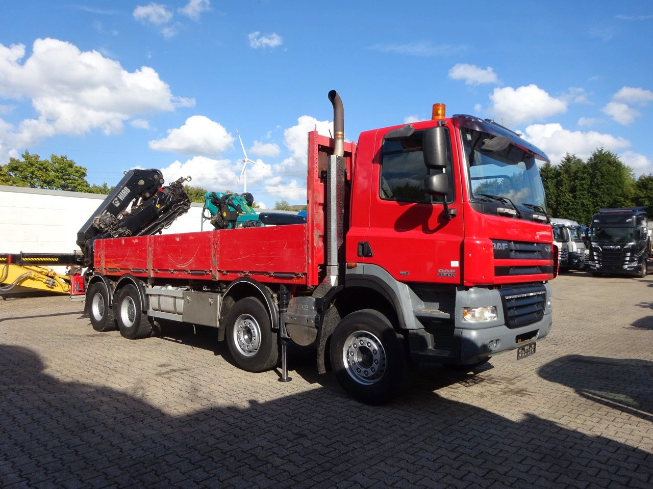 DAF 85.410 Pritsche + HIAB 322E6 Kran 8x4 - Autokran: das Bild 1 DAF 85.410 Pritsche + HIAB 322E6 Kran 8x4 - Autokran: das Bild 1