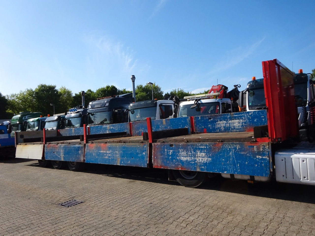 Fliegl Sattelpritsche mit Bordwänden und 3 Achsen - Pritschenauflieger/ Plattformauflieger: das Bild 3 Fliegl Sattelpritsche mit Bordwänden und 3 Achsen - Pritschenauflieger/ Plattformauflieger: das Bild 3