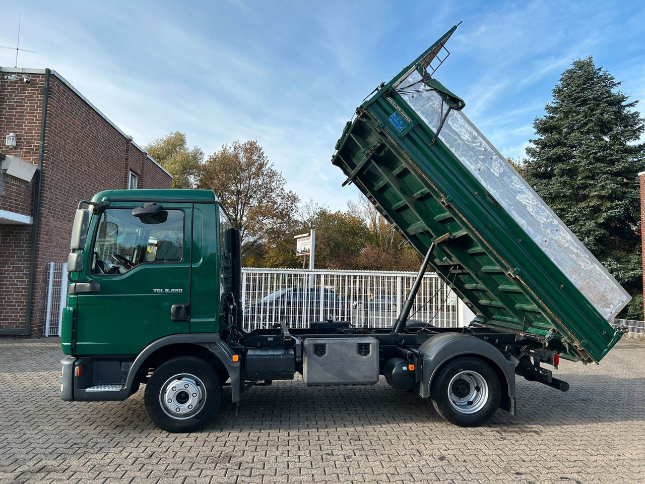 MAN 8.220 TGL MEILLER 3Skipper mit hohen Wänden - Kipper: das Bild 3 MAN 8.220 TGL MEILLER 3Skipper mit hohen Wänden - Kipper: das Bild 3