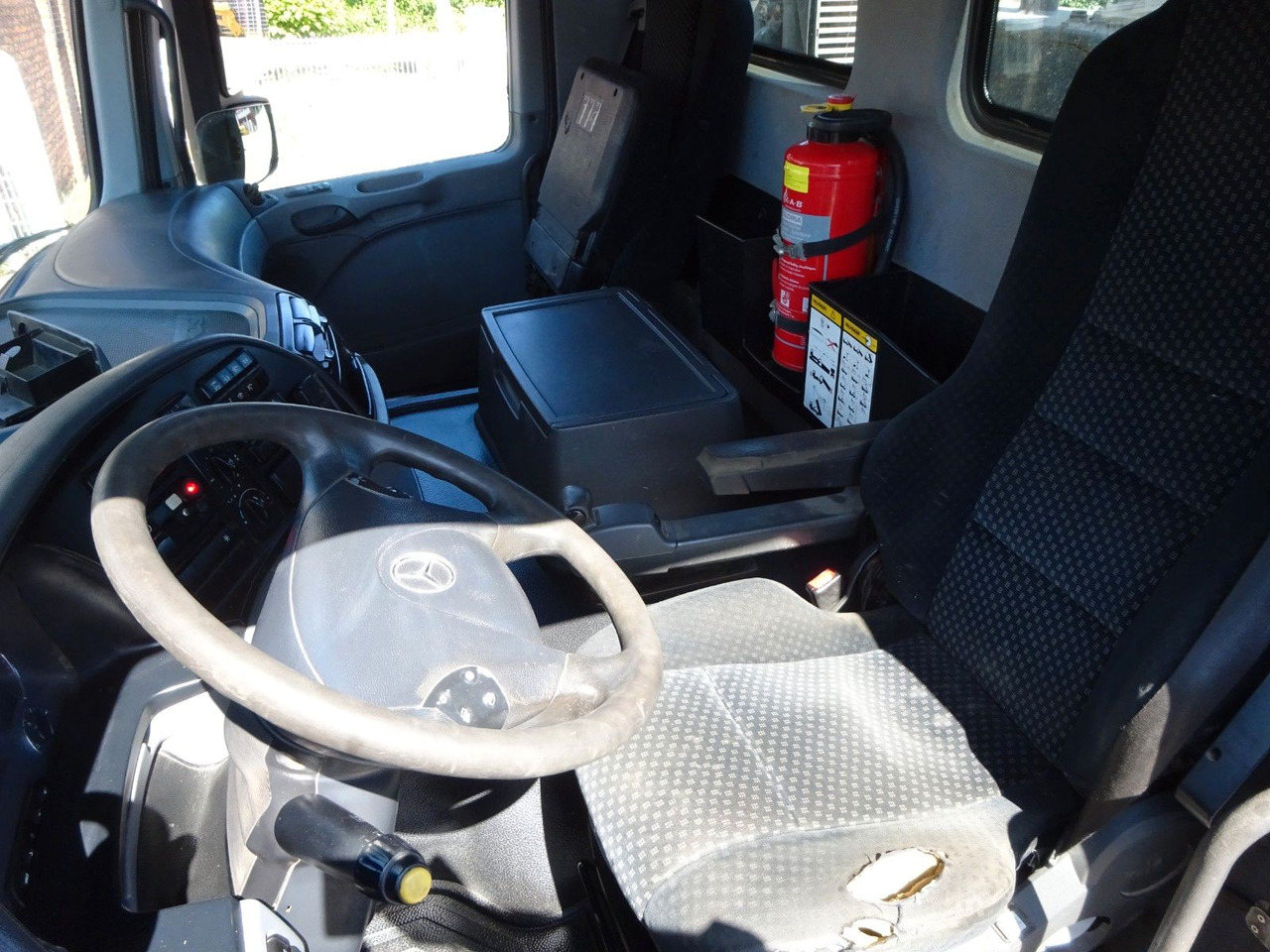 Abrollkipper Mercedes-Benz 3244  Actros PALFINGER Abroller 8x4: das Bild 17