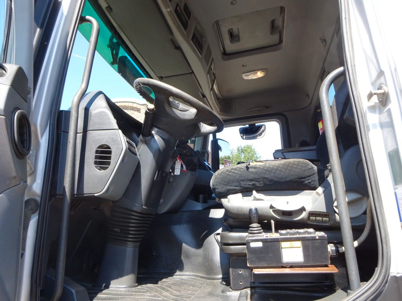 Abrollkipper Mercedes-Benz 3244  Actros PALFINGER Abroller 8x4: das Bild 16