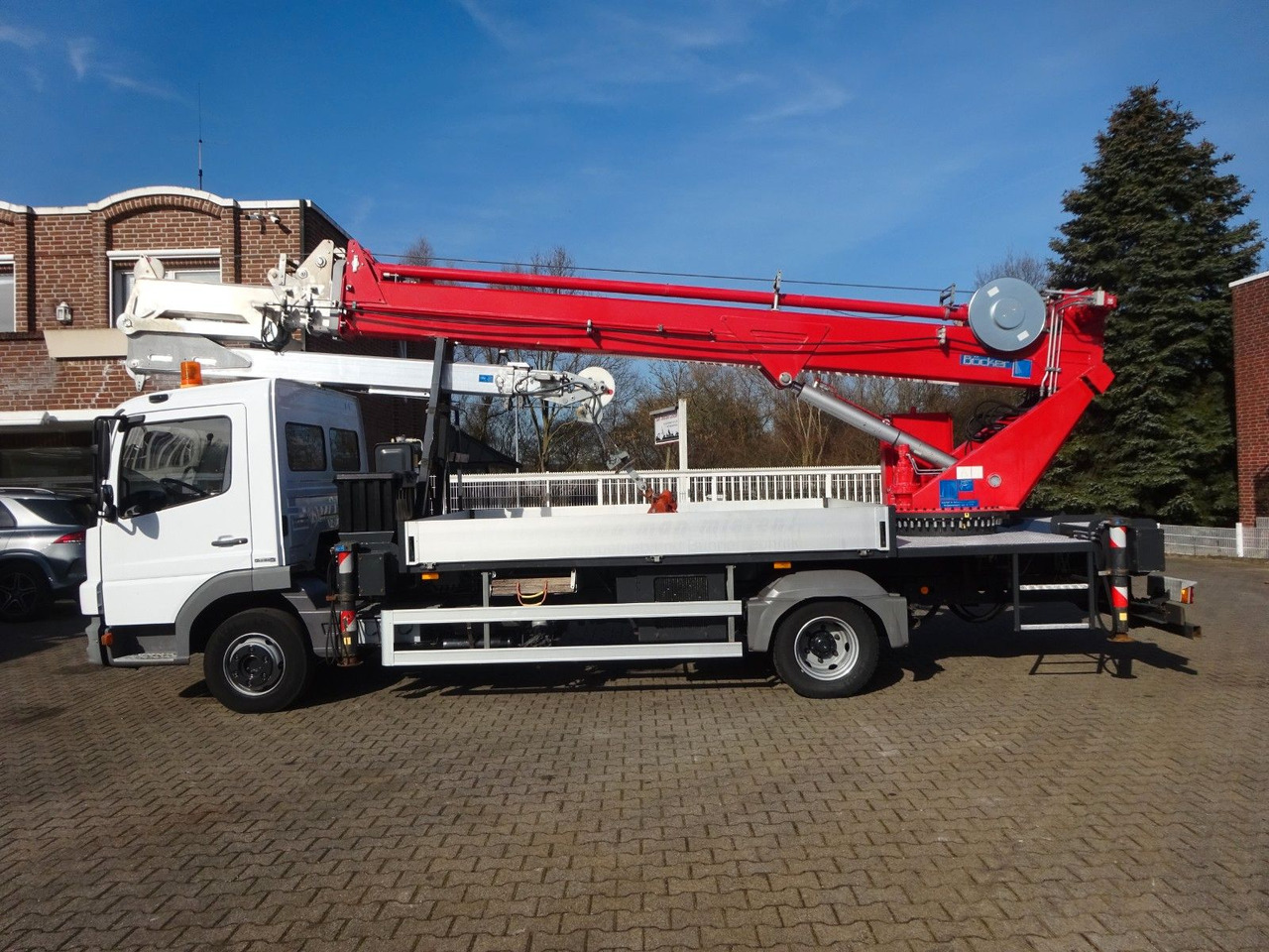 Mercedes-Benz 818 Atego + Böcker AK 32 Meter Dachdeckerkran - Autokran: das Bild 3 Mercedes-Benz 818 Atego + Böcker AK 32 Meter Dachdeckerkran - Autokran: das Bild 3