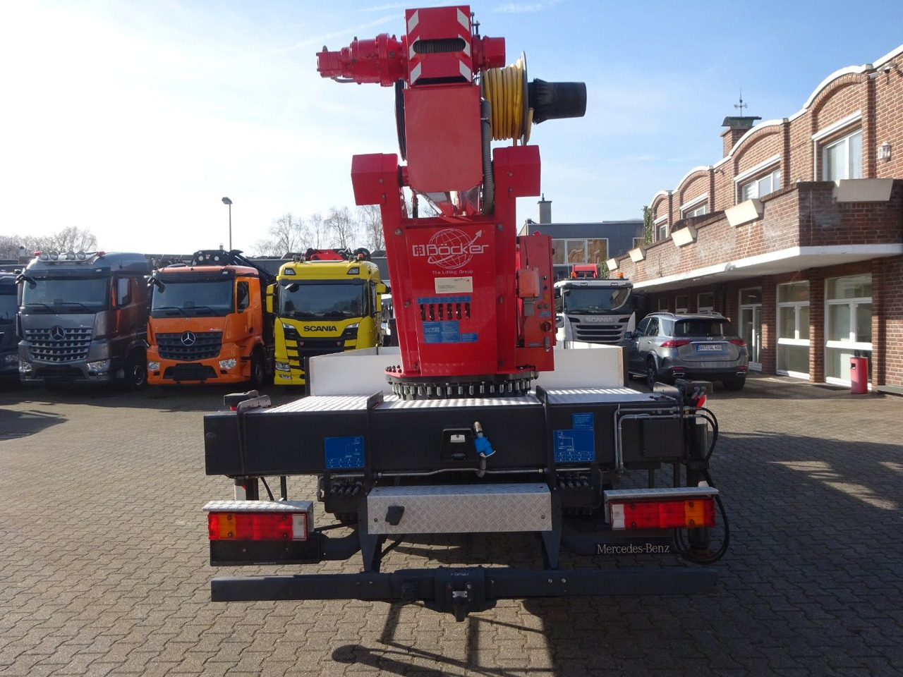 Mercedes-Benz 818 Atego + Böcker AK 32 Meter Dachdeckerkran - Autokran: das Bild 5 Mercedes-Benz 818 Atego + Böcker AK 32 Meter Dachdeckerkran - Autokran: das Bild 5
